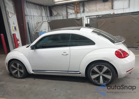 2012 Volkswagen Beetle 2.0T Turbo z USA, uszkodzony, nr VIN 3VWVA7AT0CM626747